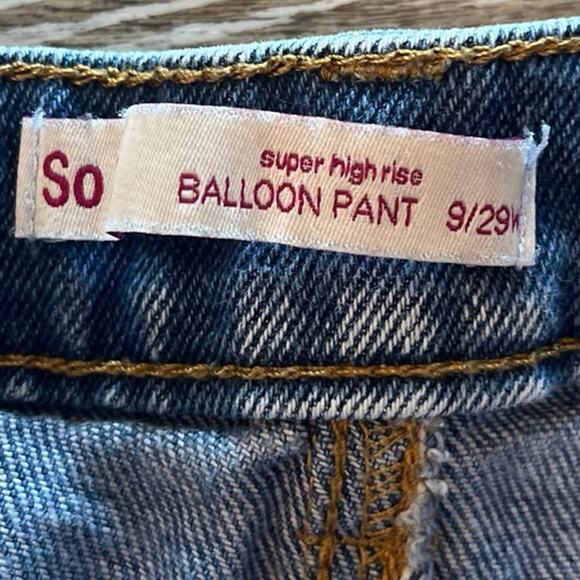 SO Pleated Balloon Jean Super High Rise Sz 9/29 Baggy Relaxed Taper Leg Trendy - Picture 4 of 10